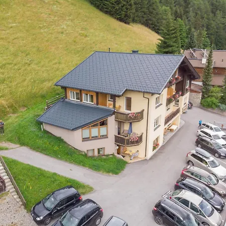 Bergkristall Konukevi 3*