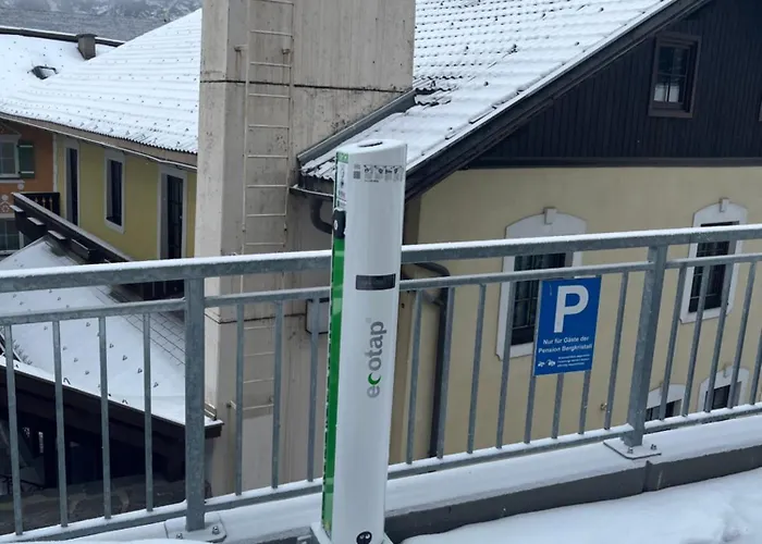 게스트하우스 Bergkristall 3*